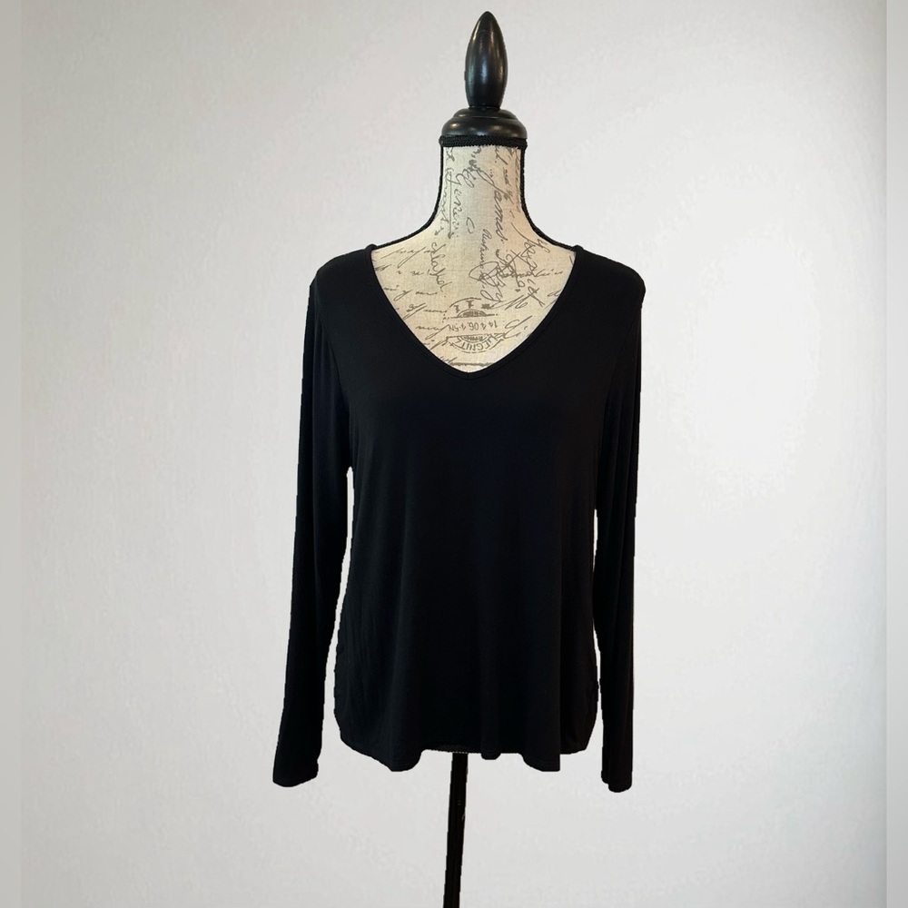 Old Navy Black Long Sleeve V-Neck Tee
